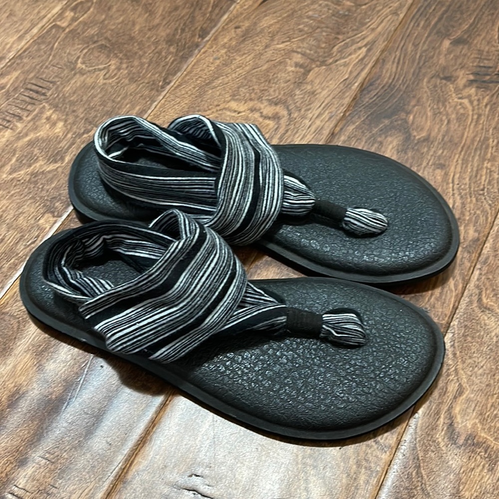 Sanuk sandals